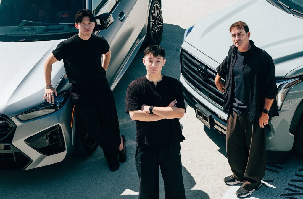 Bidbus founder Duke Yan and team