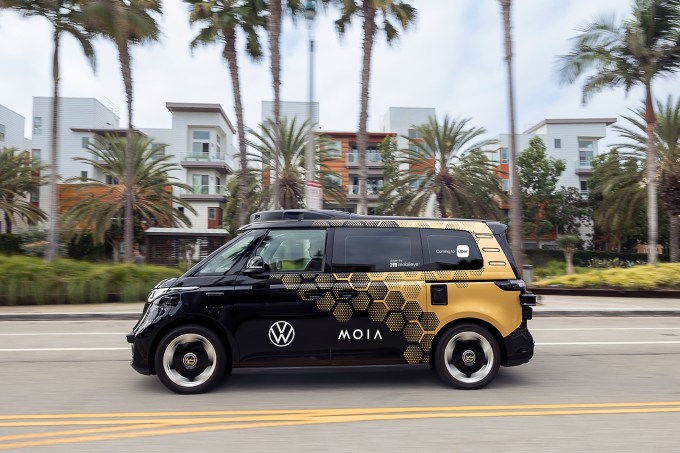 moia_uber-testing-vehicle MOIA / Volkswagen self-driving microbuses