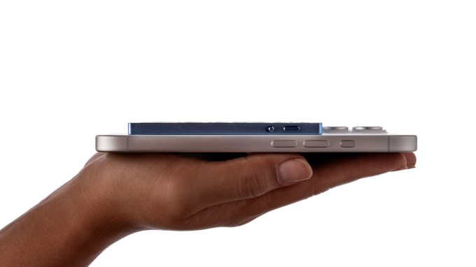 pocket-on-phone-flat