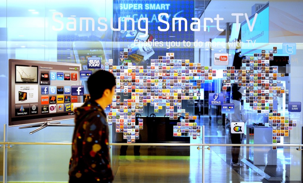 A South Korean man walks past a Samsung smart TV advertisement at a showroom in Seoul on January 28, 2011. Samsung Electronics said fourth-quarter net profit 3.42 trillion won ($3.07 billion), but forecast a challenging few months ahead after a record-setting year. AFP PHOTO / PARK JI-HWAN (Photo credit should read PARK JI-HWAN/AFP via Getty Images)