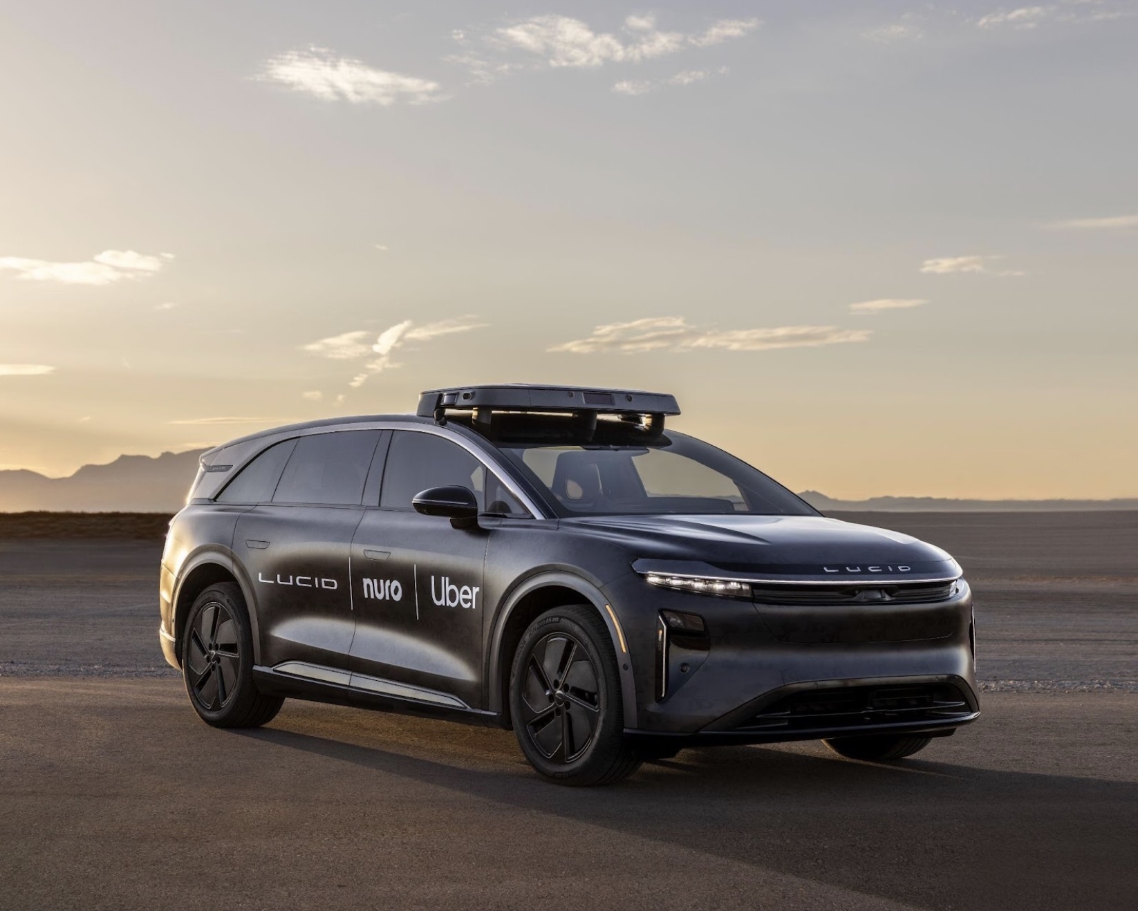 uber-lucid-1 Lucid robotaxi with Lucid/Nuro/Uber branding